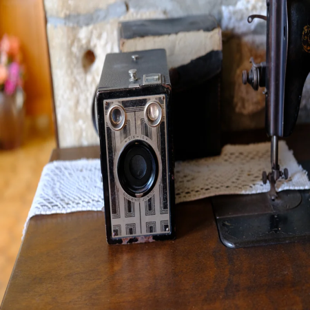 Antique Kodak Brownie Six-16 Junior 1930s camera – vintage collectible camera