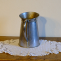 Pichet ancien en métal galvanisé rustique – objet ancien de brocante