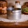 Pot a lait ancien en aluminium a poignee rivetee