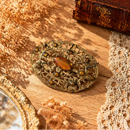 Broche ancienne ajouree pierre ambrée