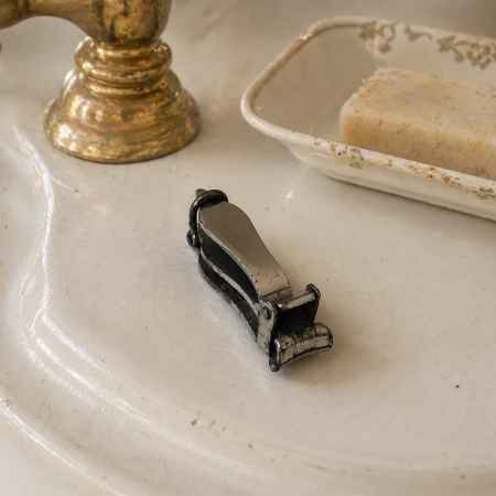 Coupe-ongles ancien métal vintage